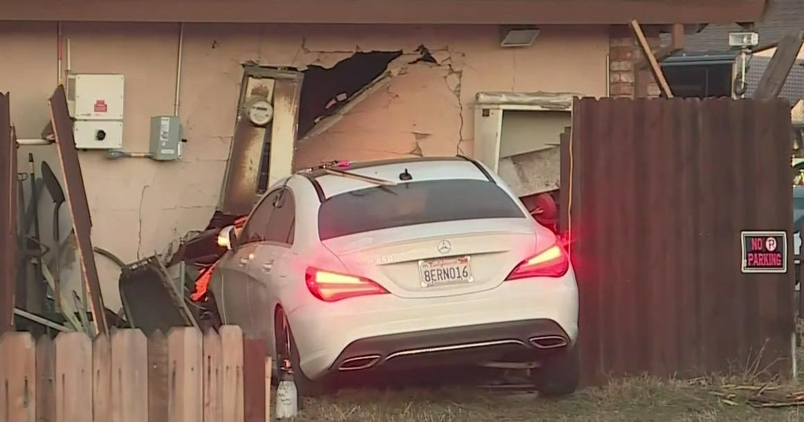 Driver under arrest for crashing car into home in Stockton