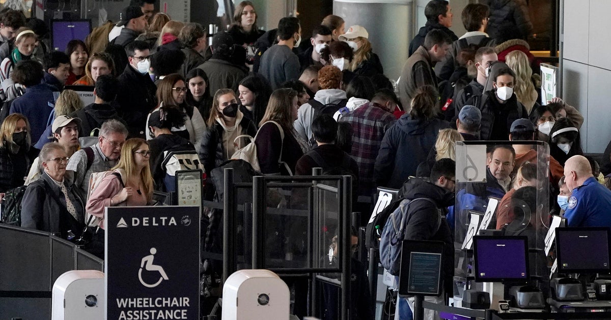 “I had to be here extra early”: Thanksgiving weekend expected to be one of the busiest for air travel in history