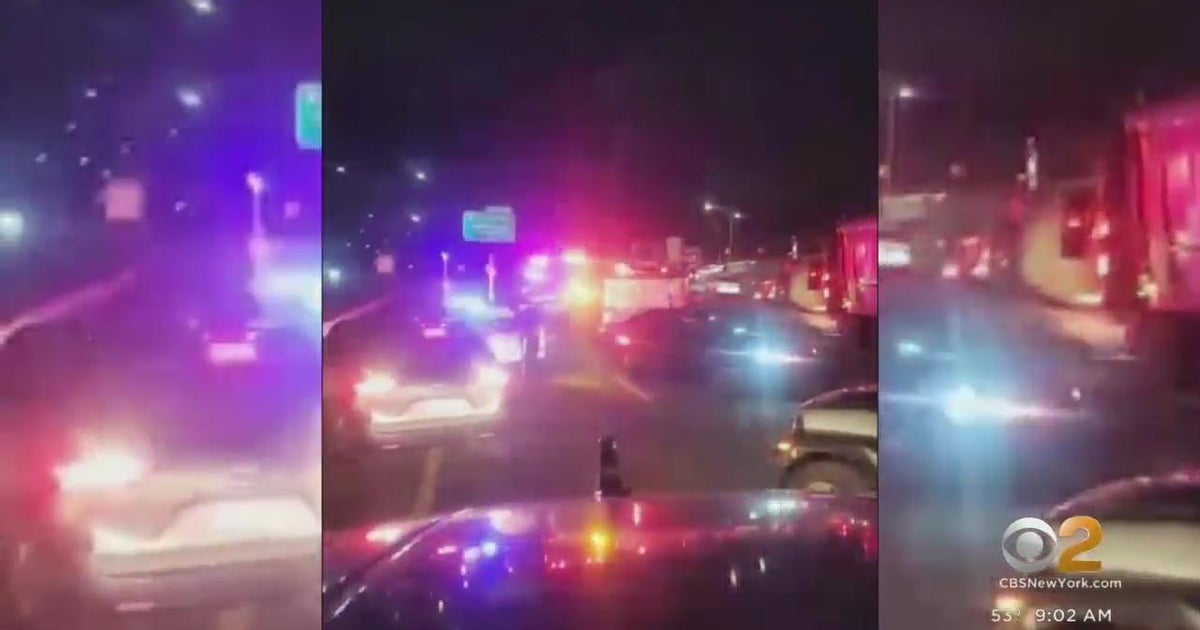 Passenger killed in crash on Van Wyck Expressway - CBS New York
