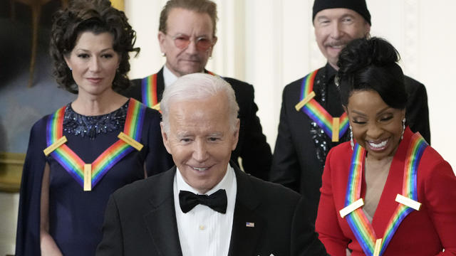 Biden hosts Kennedy Center honorees at White House