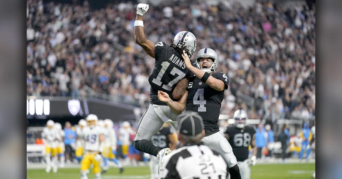 Carr-Adams connection rallies Raiders past Chargers 27-20