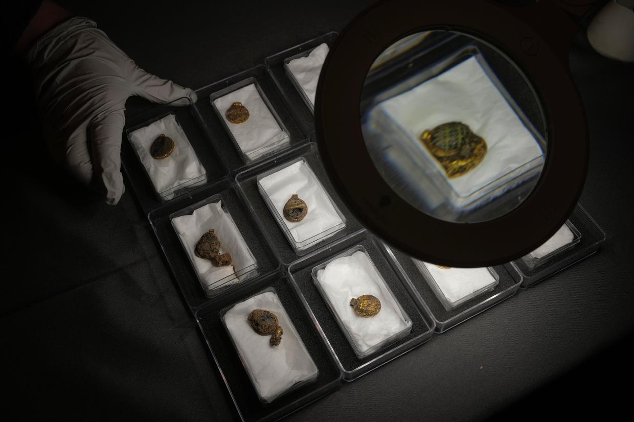 u-k-archaeologists-unearth-7th-century-treasures-owned-by-woman-who