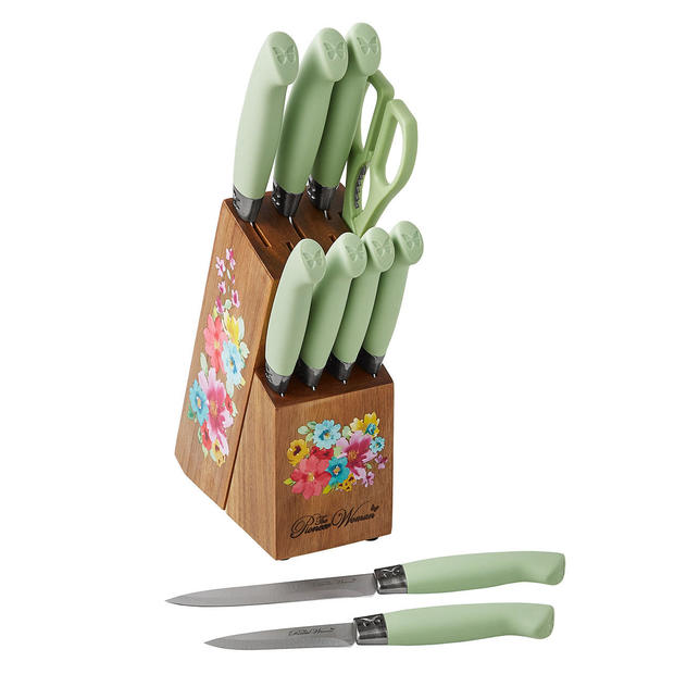 GamerCityNews the-pioneer-woman-knife-set-sage New Years deal: Walmart is practically giving away this 19-piece The Pioneer Woman cookware set for $49 