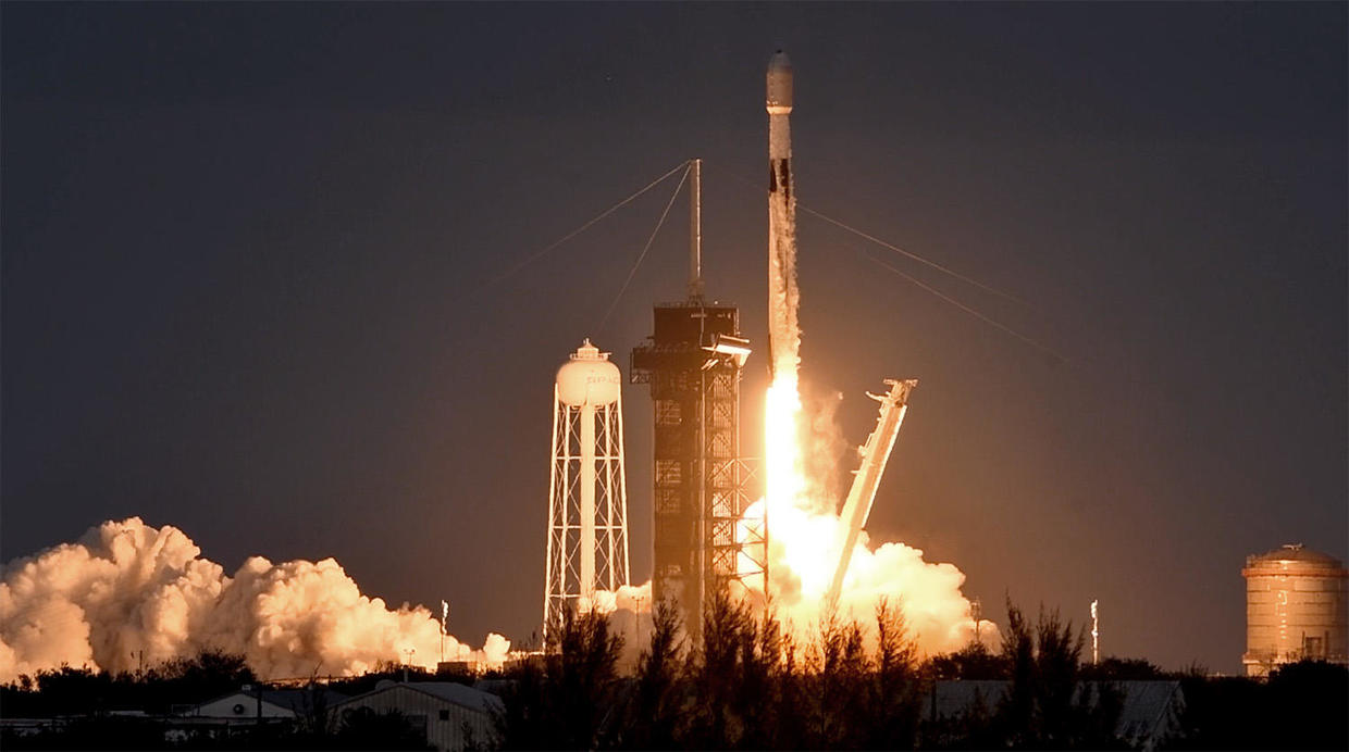 spacex-launches-40-oneweb-internet-satellites-after-russian-launches