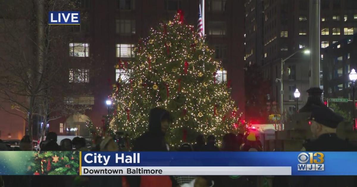 Watch the Mayor countdown to the Christmas tree lighting in Downtown