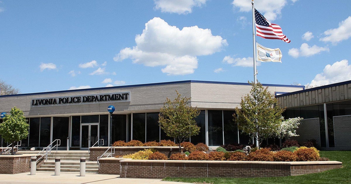 Man threatens to kill everyone at Livonia police station, stabs officer in struggle, police say