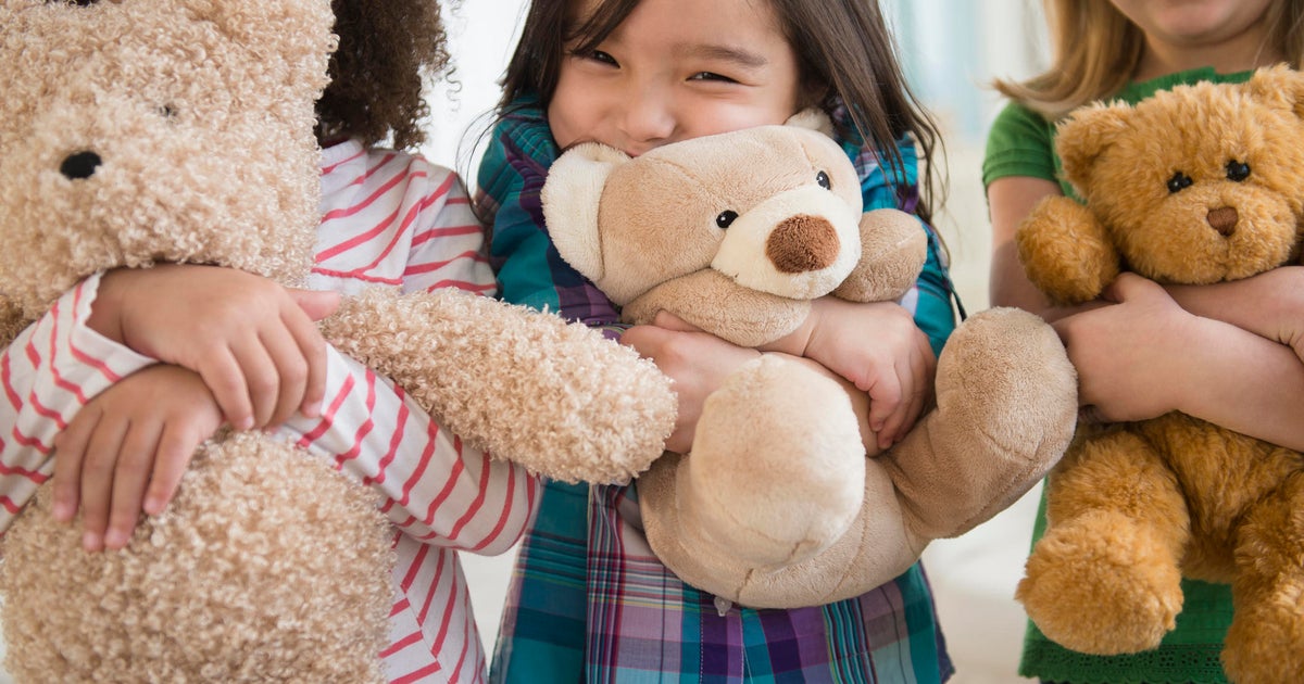 Girl collects teddy bears for hospitalized children in Maryland