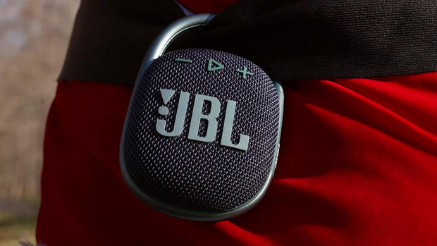 jbl-clip-4-bluetooth-speaker.jpg 