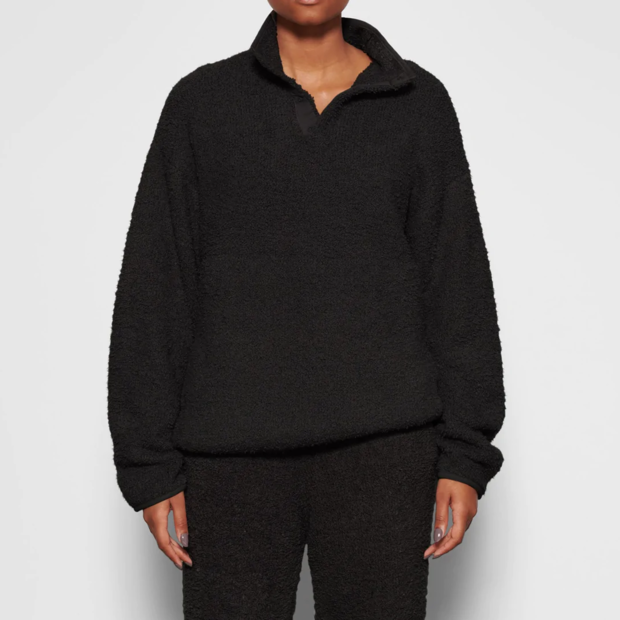 skims-cozy-knit-pullover.png 