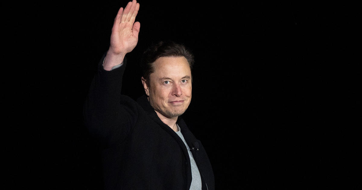 David Chappelle brings surprise guest Elon Musk on stage during San Francisco comedy show