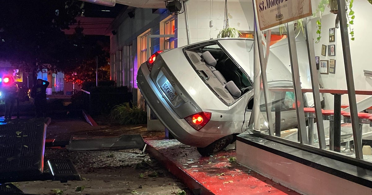 Driver crashes into Suzie Burger restaurant in Sacramento