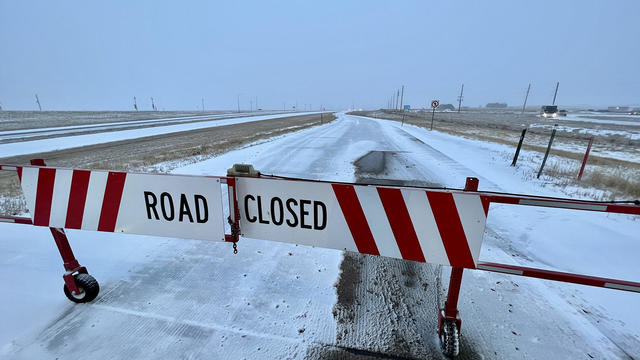 Blizzard warning continues in Colorado winter storm causes road