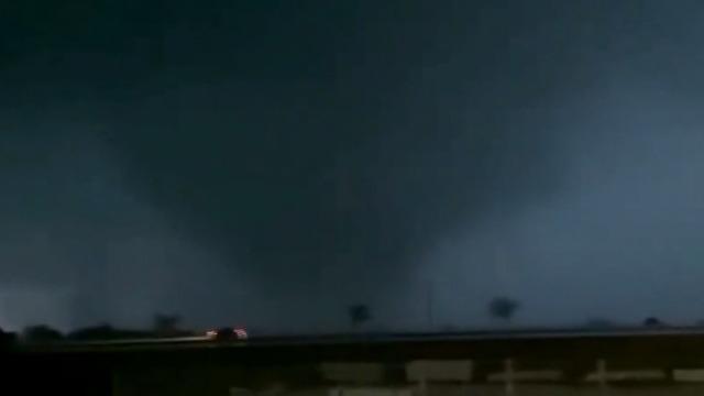 cbsn-fusion-tornadoes-tear-through-texas-and-oklahoma-amid-nationwide-severe-weather-thumbnail-1544068-640x360.jpg 