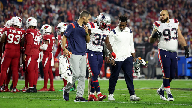 Injuries piling up for Patriots early against the Cardinals