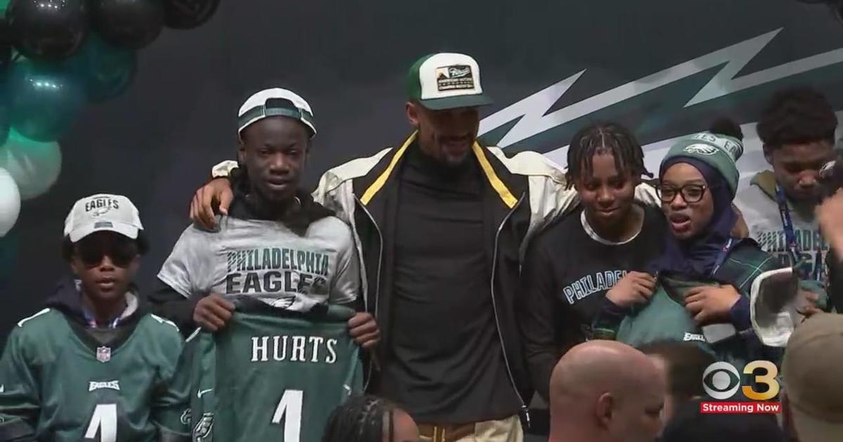 Philadelphia mother and son surprised with $500, Eagles tickets after act  of kindness - 6abc Philadelphia