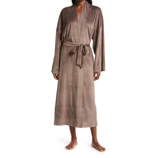 skims-velour-robe.png 