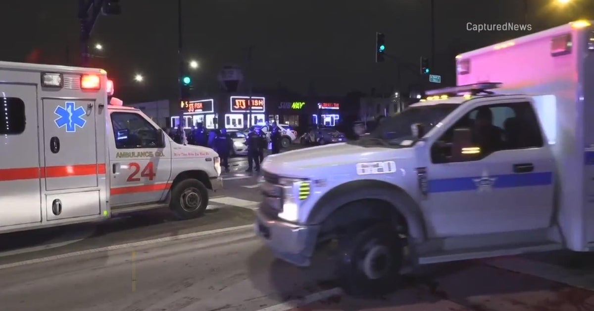 2 CPD officers injured in Auburn Gresham crash - CBS Chicago