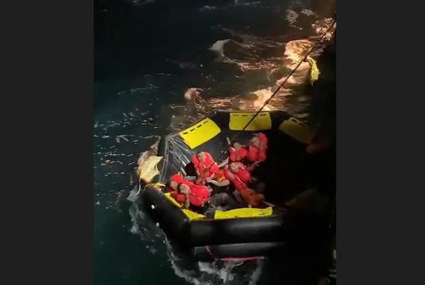 thai-sailors-rescued-after-warship-sinks-121922.jpg 