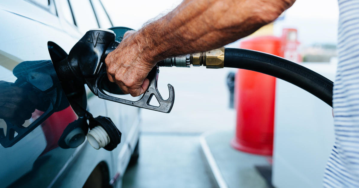 Цените на бензина падат заедно с търсенето, въпреки настъпването на лятото