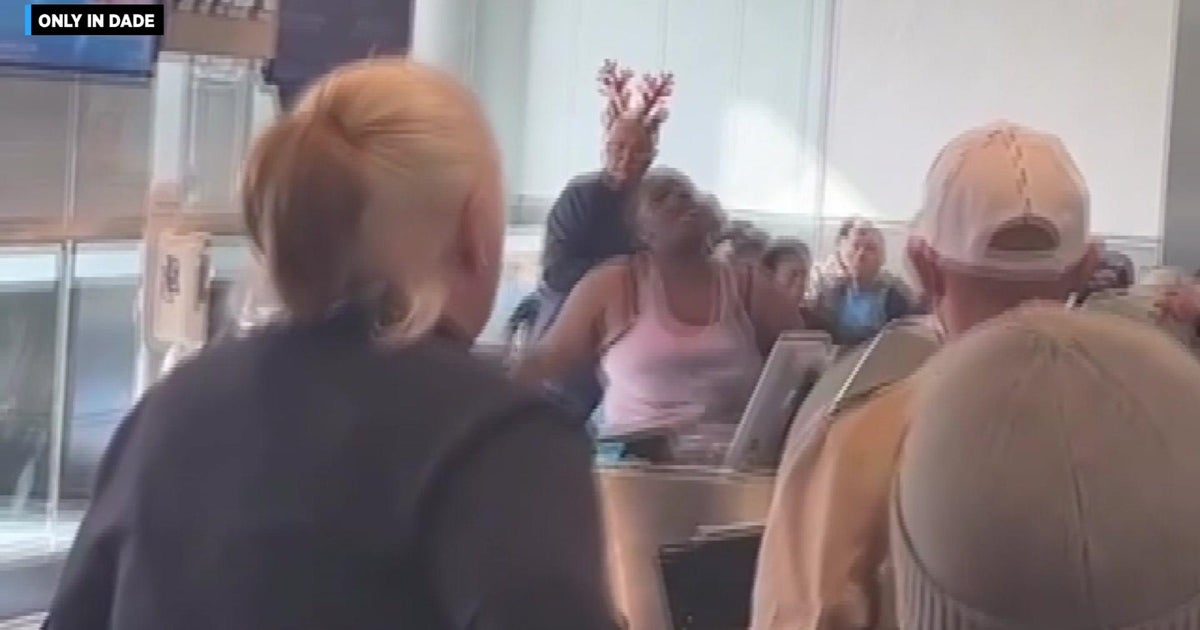 Female caught on movie throwing monitor at ticket counter staff at MIA
