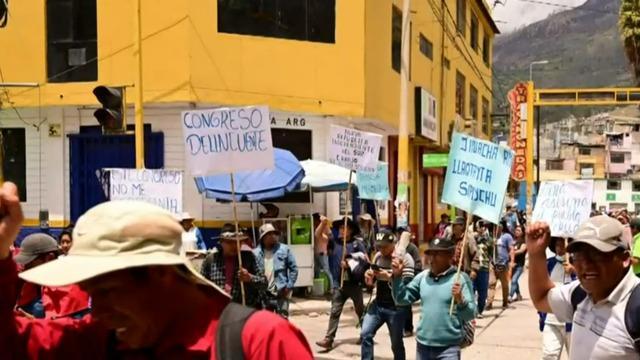 cbsn-fusion-peru-congress-to-reconsider-early-elections-amid-unrest-thumbnail-1562718-640x360.jpg 