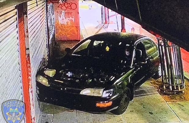 Oakland burglary suspect vehicle 