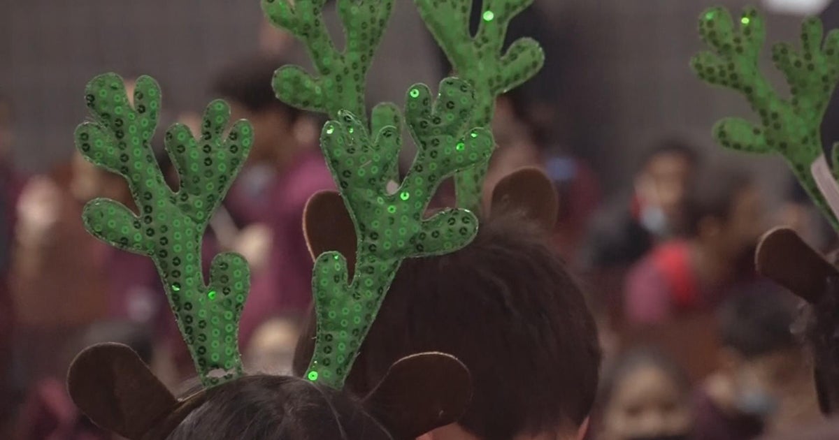 Philadelphia school brings back holiday tradition of caroling classrooms - Vimarsana News