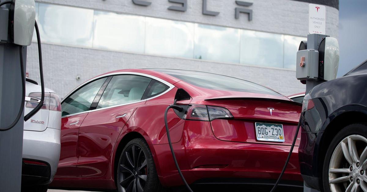 Justice Department seeks Tesla automated driving documents