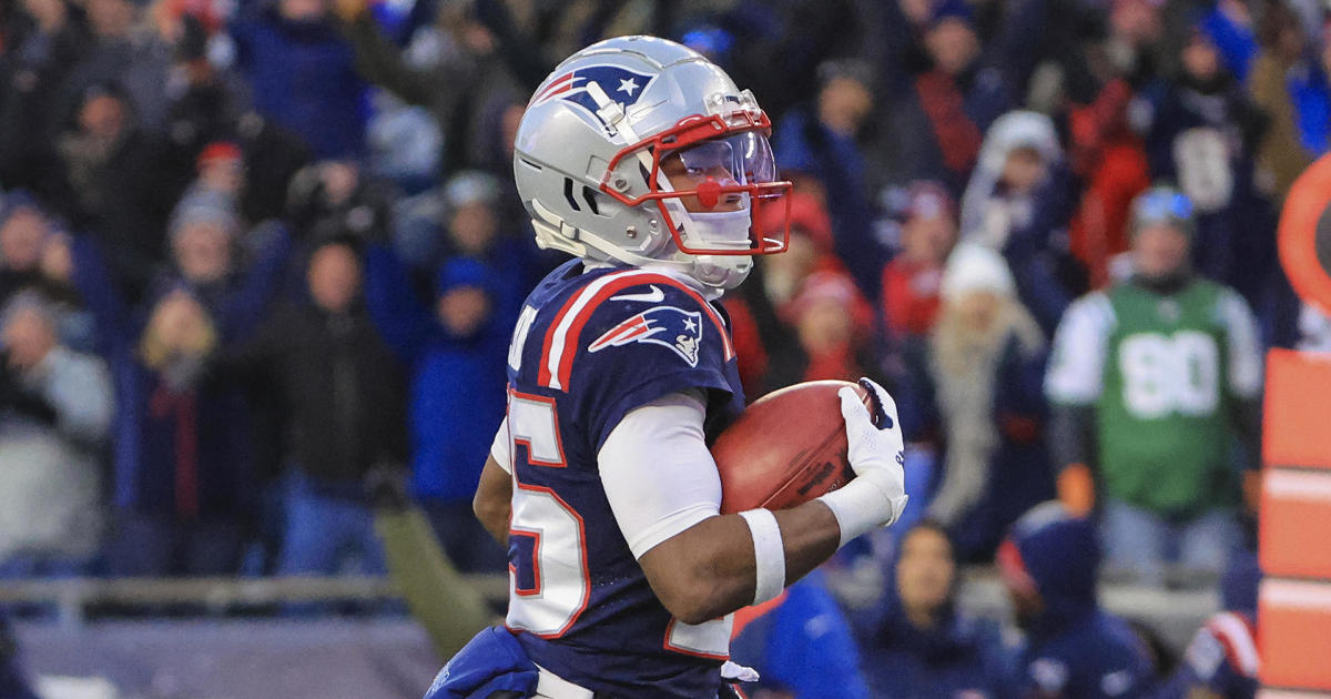 Patriots put CB Marcus Jones in for 1st offensive play of his career, and  he scores TD