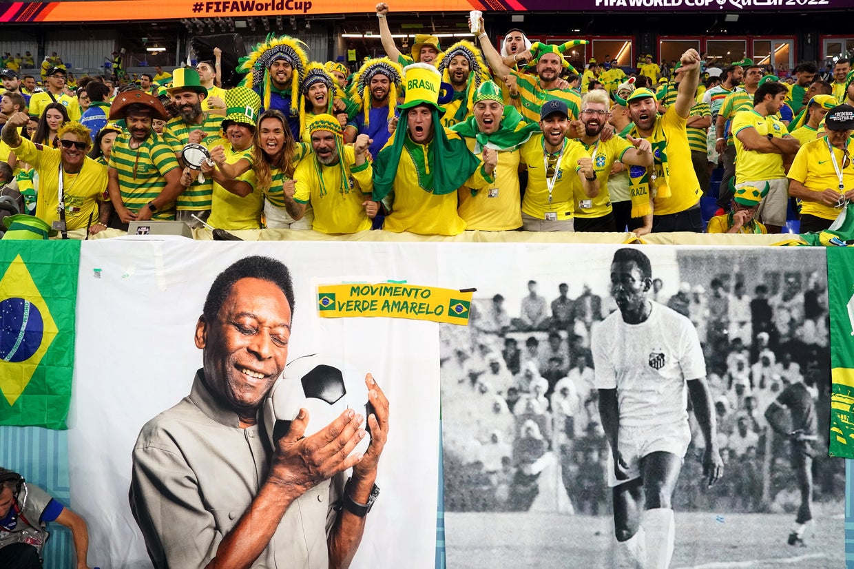Soccer legend Pelé remains hospitalized amid cancer fight CBS News(01)