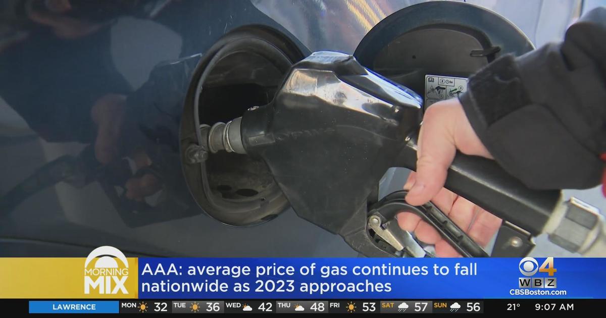 Massachusetts gas prices keep dropping, but still above national average