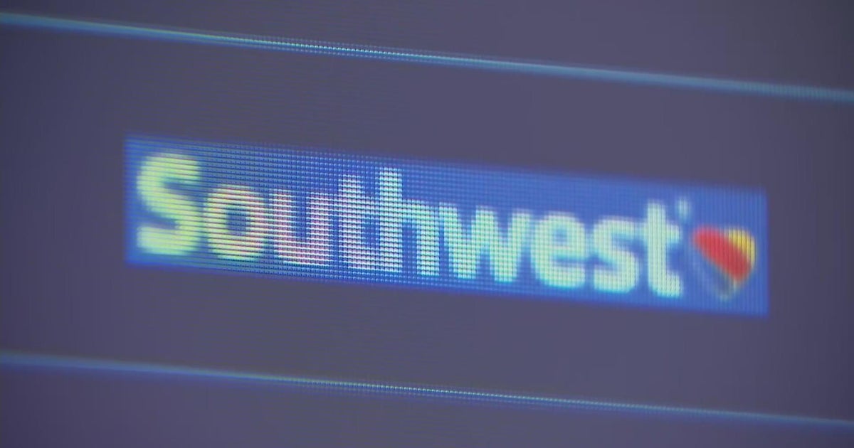 Travelers remain stranded as flight cancelations, issues with Southwest ...
