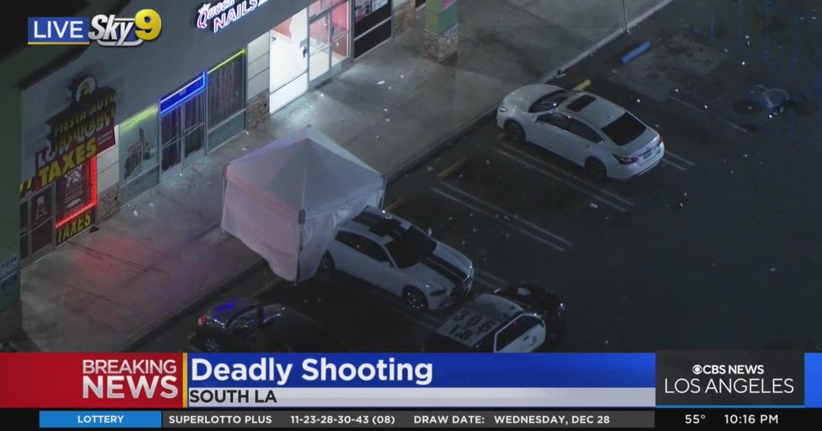 1 dead, 1 wounded following shooting at South LA strip mall - CBS Los Angeles