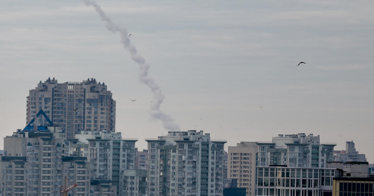 Експлозии разтърсиха украинската столица Киев в петък когато украинската противовъздушна