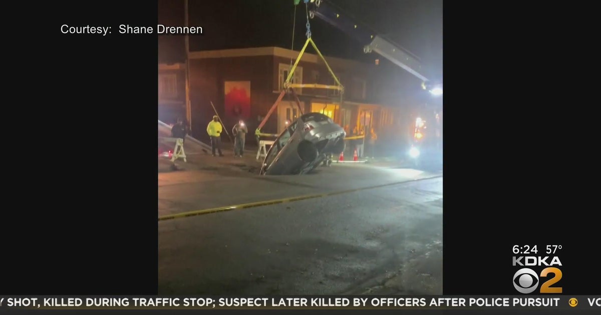 Vehicle falls into sinkhole in Wilkinsburg CBS Pittsburgh
