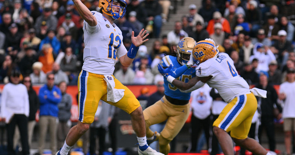 Late field goal puts Pitt over No. 18 UCLA 37-35 in Sun Bowl