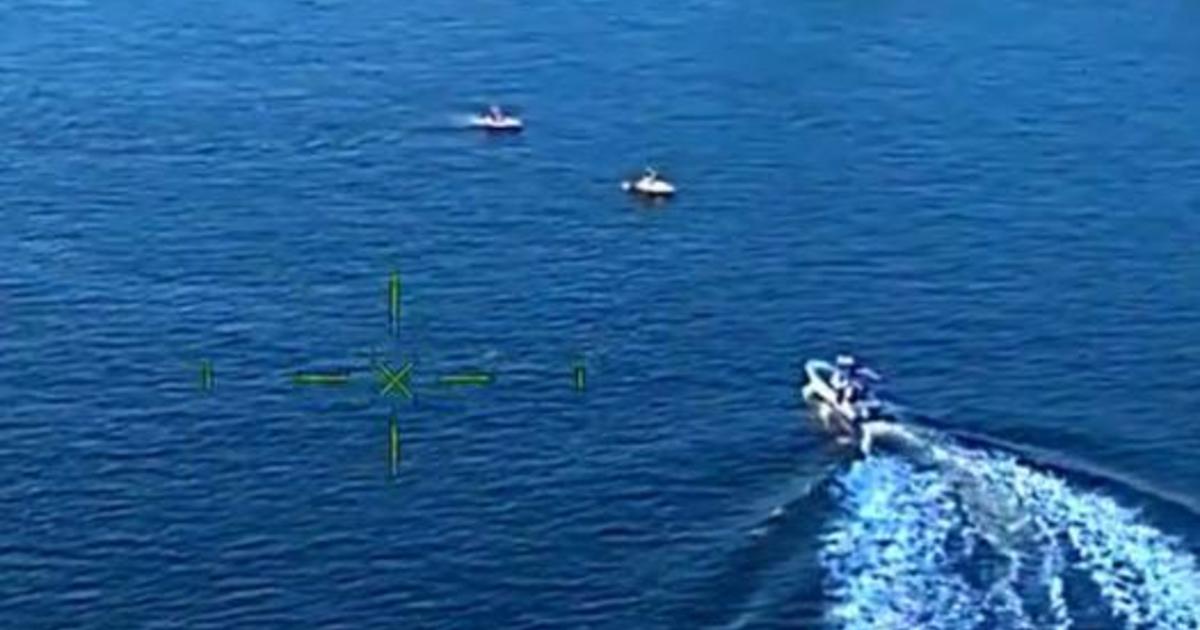 Buccaneers quarterback Blaine Gabbert and his brothers use jet skis to rescue 4 people after helicopter crashes into water