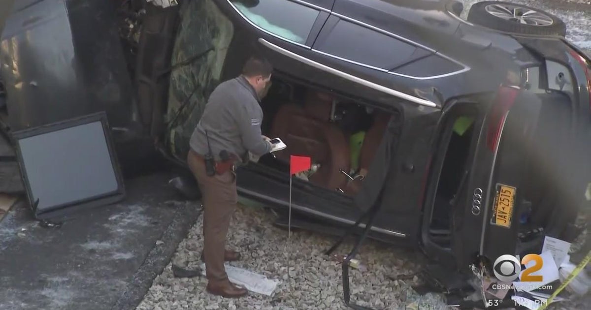 Car plunges into Brooklyn rail yard, killing driver - CBS New York