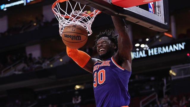Julius Randle #30 of the New York Knicks dunks the ball during the fourth quarter against the Houston Rockets at Toyota Center on December 31, 2022 in Houston, Texas. 