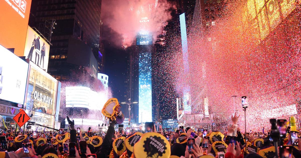 New Year's Eve partiers paying up to $12,500 to ring in 2024 at Times Square locations of chain restaurants