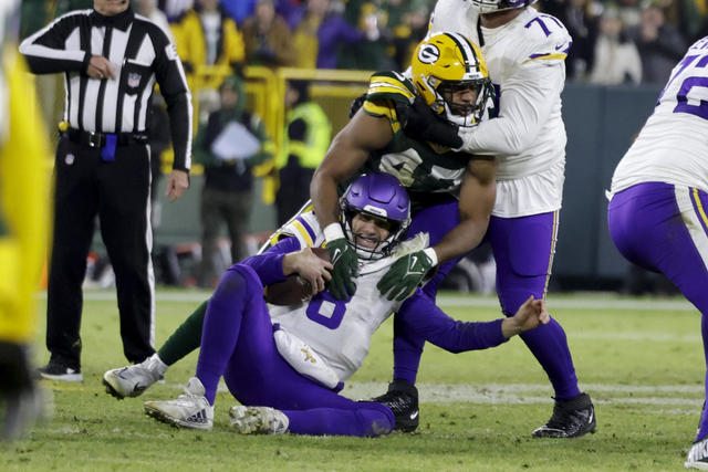 Duke Shelley breaks up a pass in the endzone, saving the game for