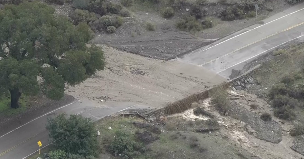 Rain causes flooding in Santa Clarita CBS Los Angeles