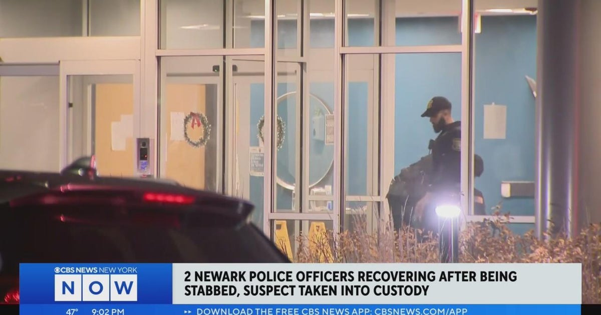 2 Newark police officers stabbed in apartment building CBS New York
