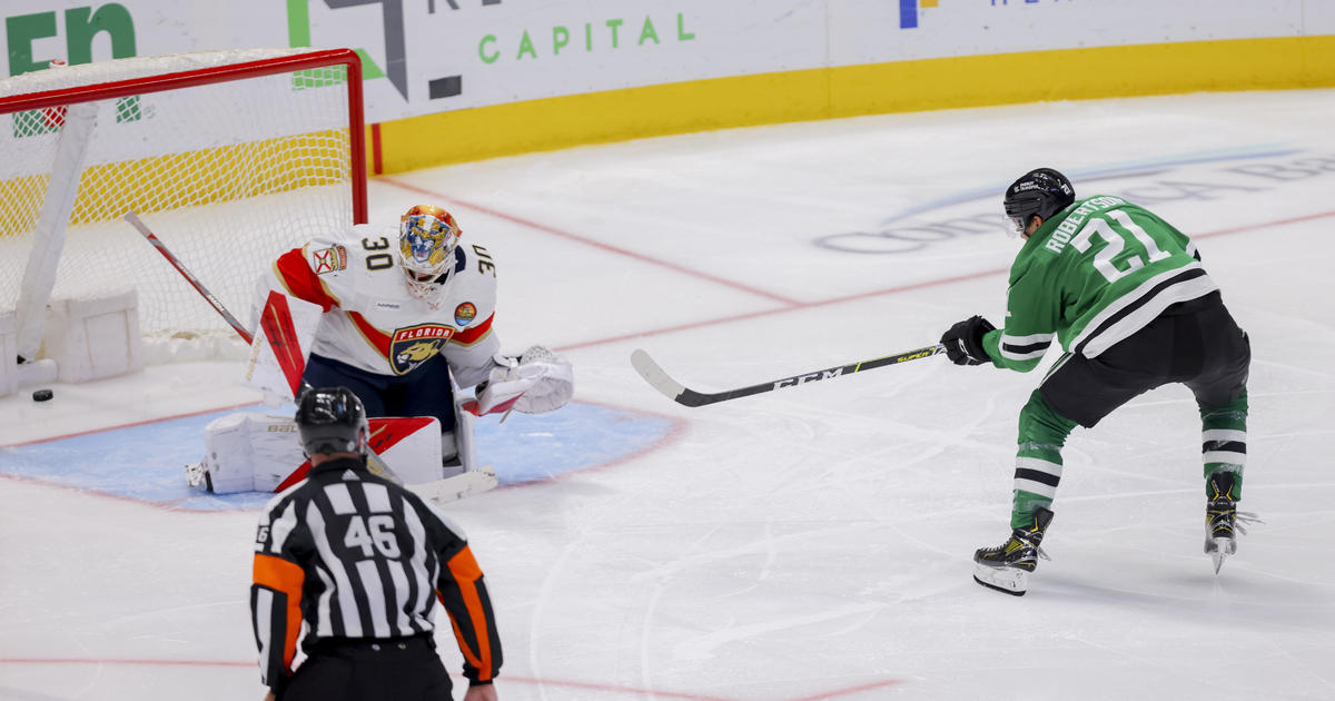 All-Star Robertson scores two aims, Stars top rated Panthers 5-1