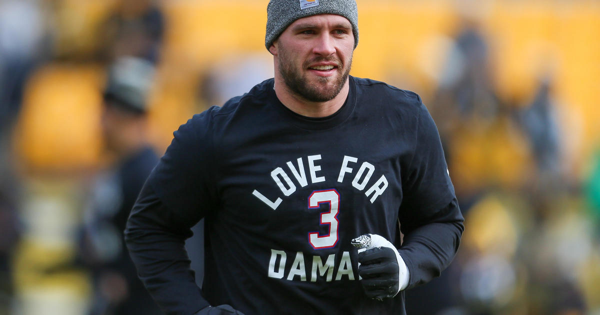 Damar Hamlin, Kenny Pickett exchange jerseys after Bills vs. Steelers