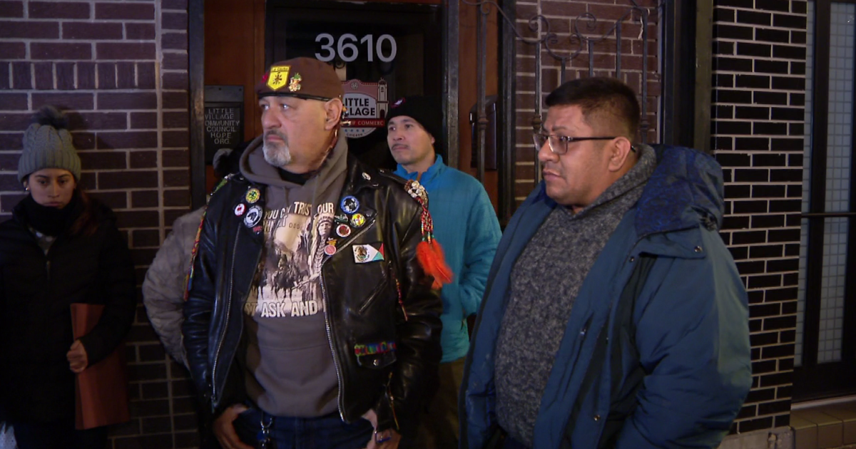 Little Village street vendors meet with police CBS Chicago
