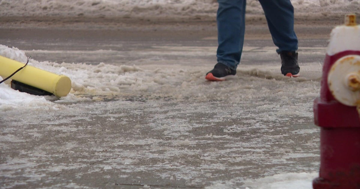 Minneapolis residents battle against - and penguin-walk across - icy surfaces - Vimarsana News