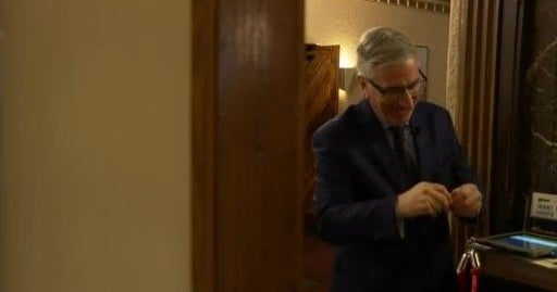 Longtime owner of Park Ridge's Pickwick Theatre retires - CBS Chicago