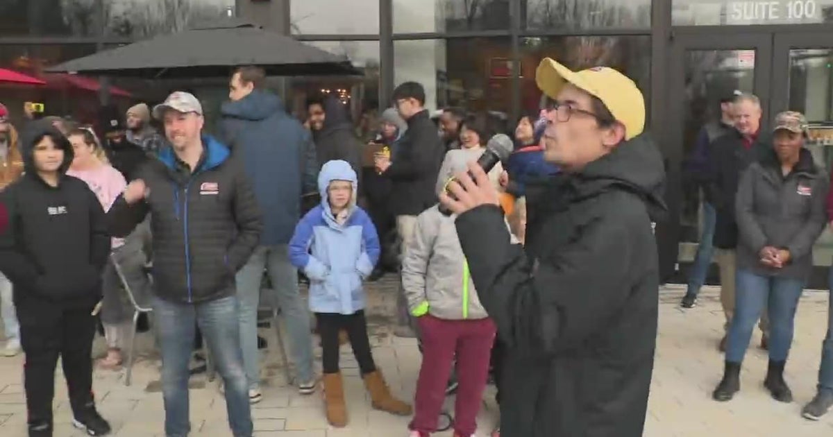 Raising Canes stops by WJZ studio CBS Baltimore