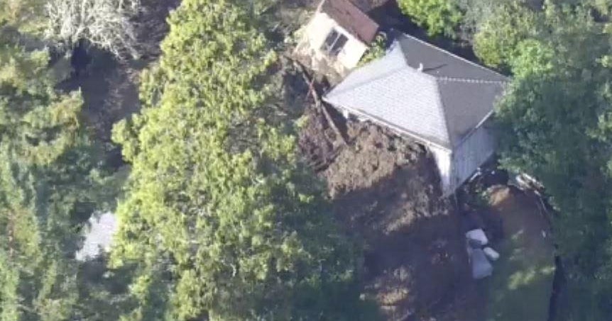 Raw video Mudslide damages buildings in Berkeley Hills CBS San Francisco